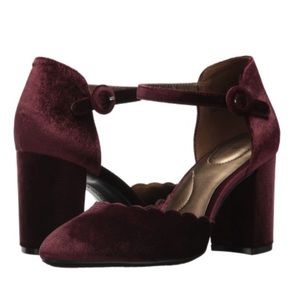 Bandolino purple velvet Mary Jane heels